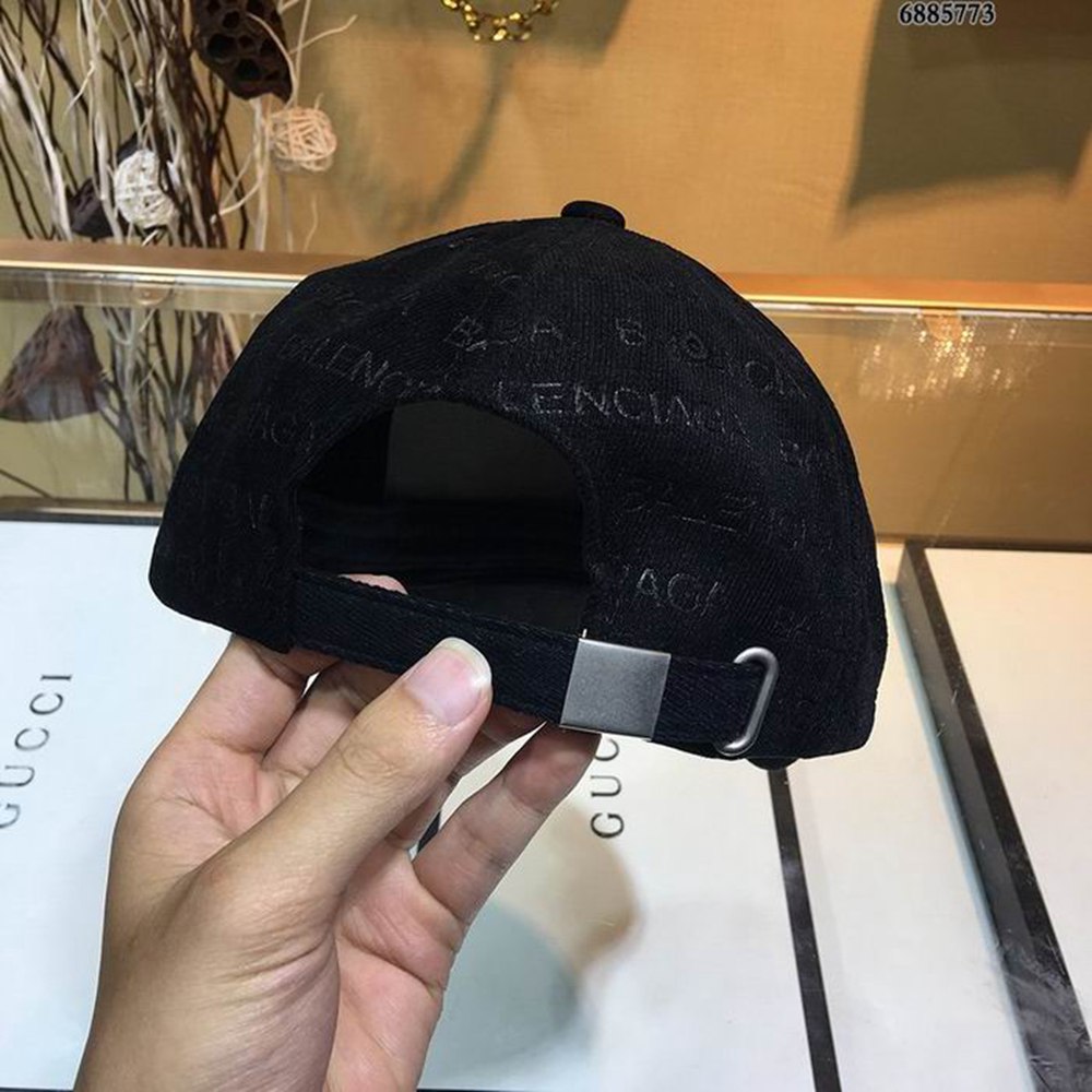 Ba*len*cia*ga hat